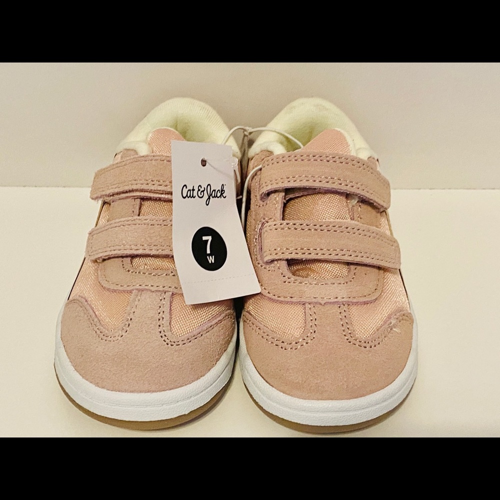 NWTPink toddler tennis shoes size 7 Pink sneakers